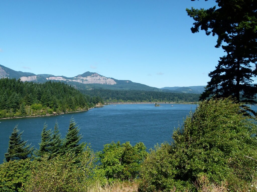 columbia river, landscape, nature-5181776.jpg