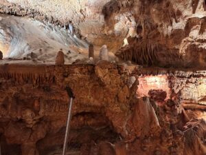 wine table formation Meramec caverns